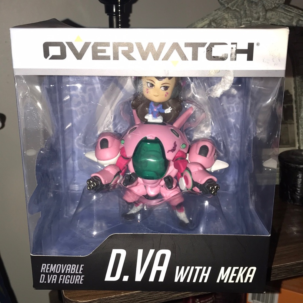 🖤NIB BLIZZARD OVERWATCH D.VA WITH MEKA REMOVABLE FIGURE🖤
